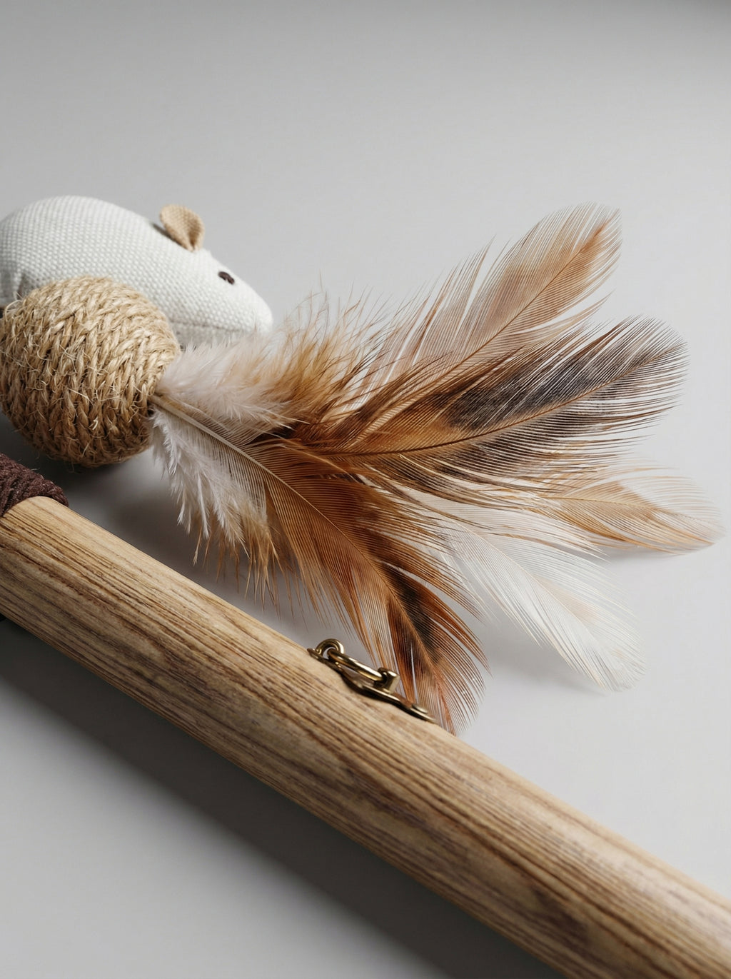 Colorful Feather Cat Wand Toy – Interactive Wooden Teaser for Cats