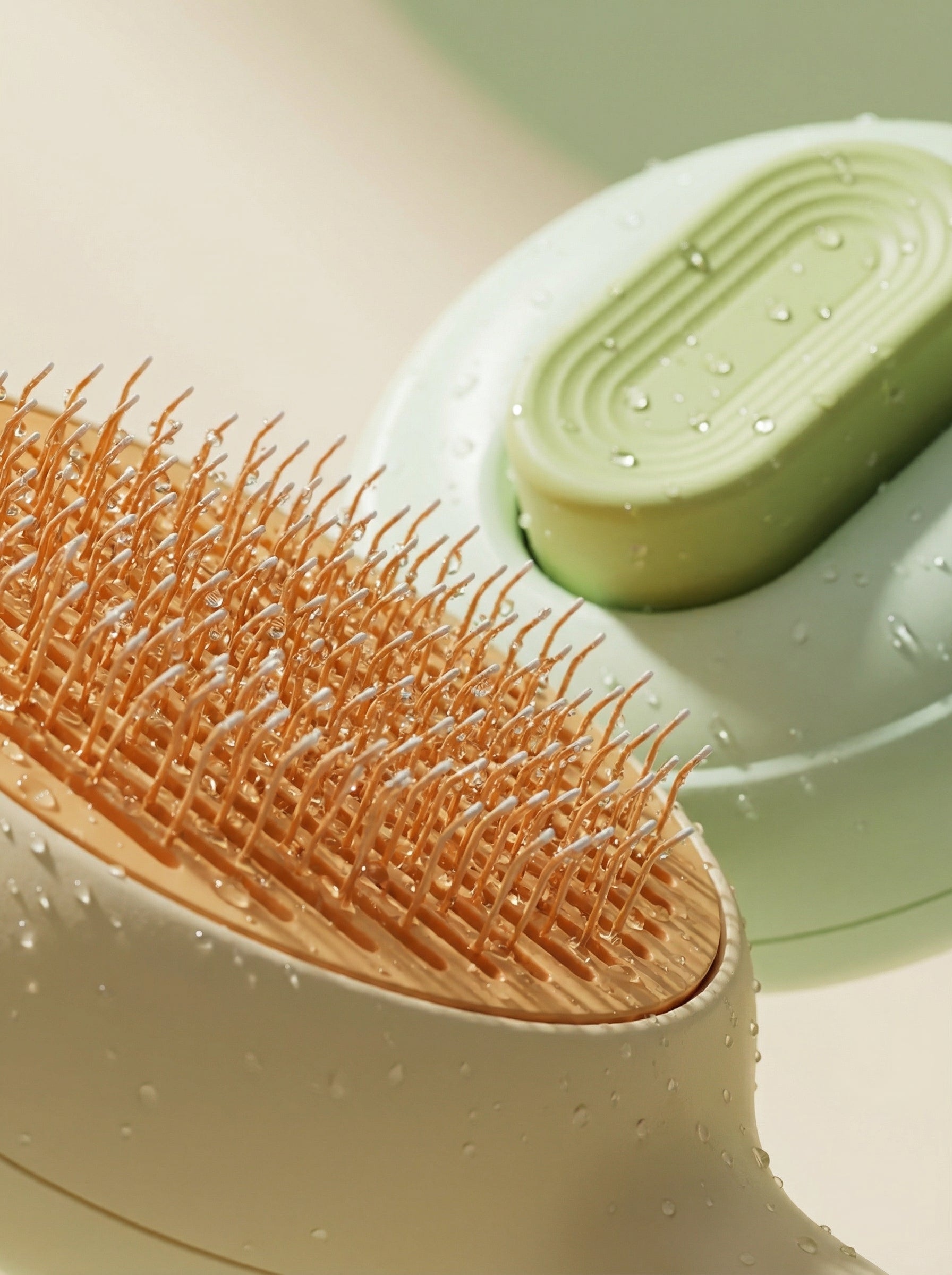 3-in-1  Cat Brush – Groom, Clean & Deshed in One Tool