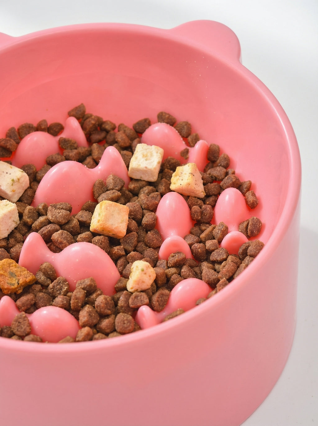 Slow Feeder Bowl for Cats – Healthy, Fun & Mess-Free Mealtime 🐾